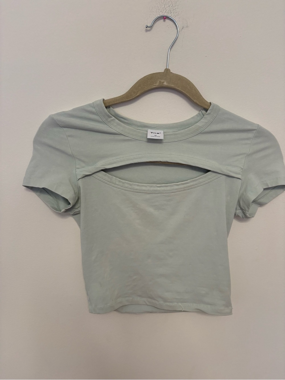 Aritzia Tna Chest Cutout Cropped Tee Sage Green Size XS minimalist peek-a-boo